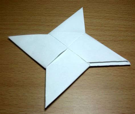 Como Fazer um Shuriken de Origami (com Imagens)